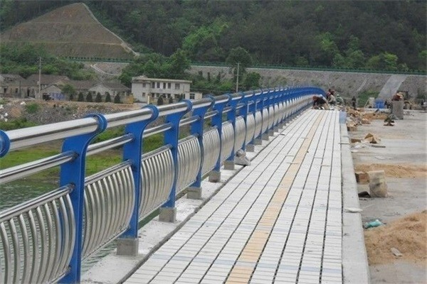 海南藏族不锈钢桥梁灯光护栏