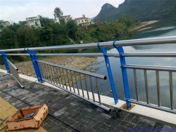 海南藏族不锈钢复合管护栏是一种卓越的防护材料